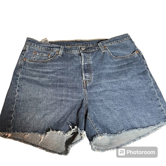 Women’s 501 Levi denim distressed 5 pocket short jeans medium wash Size 16W - Picture 1 of 11